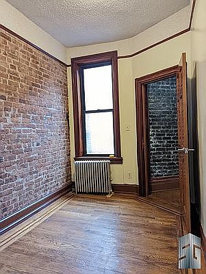 3rd image of 488 Kosciuszko St APT 3R