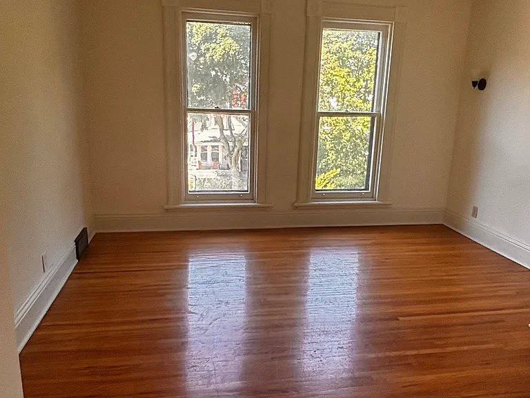 295 W Tupper St #2 — Photo 2