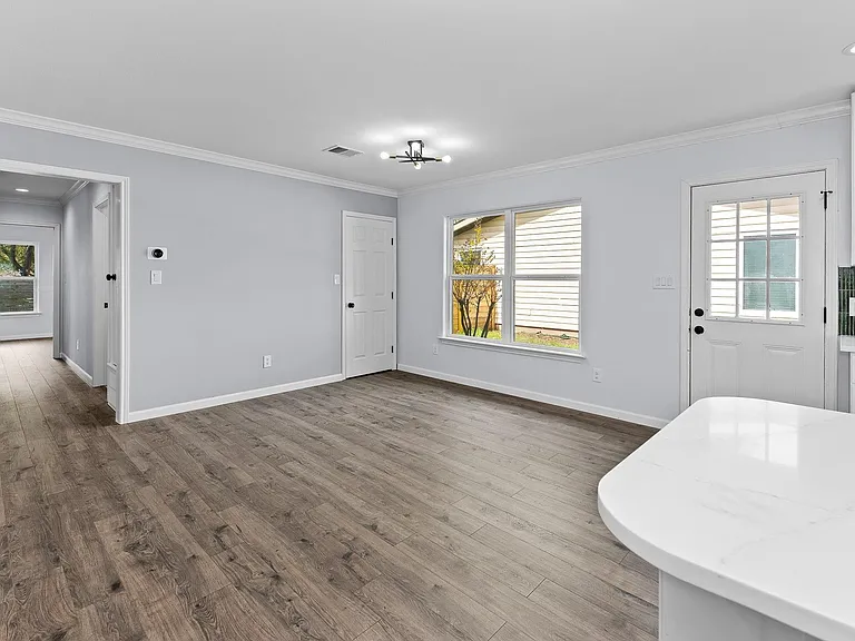 1307 Yorkshire Dr — Photo 17