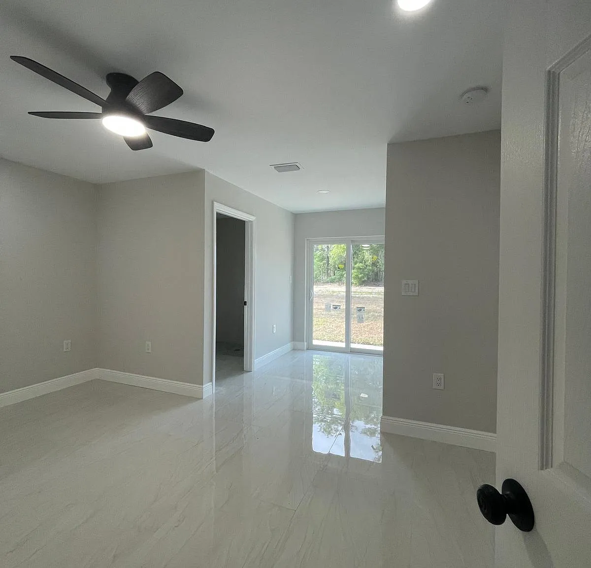 3 bed, 1600 sqft, $2,100 — Photo 4