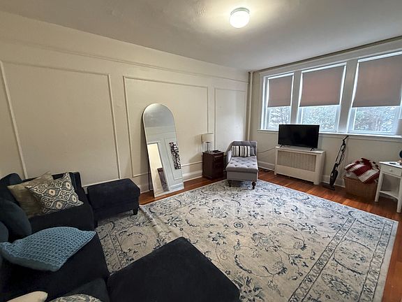 2nd image of 70 Chiswick Rd APT 7