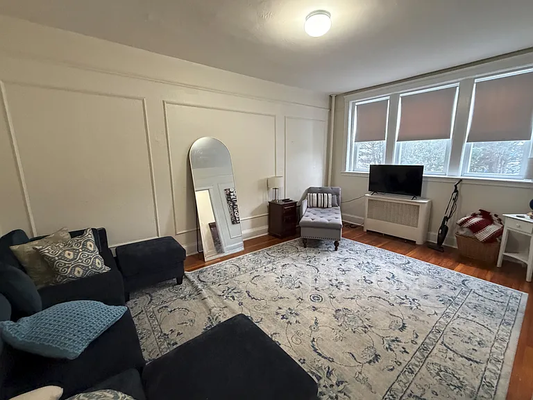 70 Chiswick Rd #7 — Photo 2