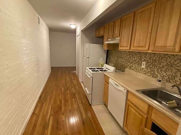 4th image of 109 Thompson St APT 4N