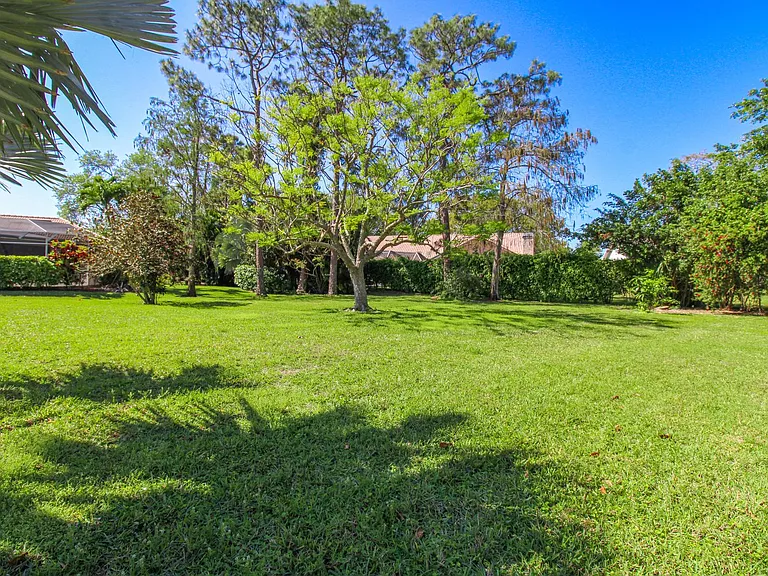 333 Wentworth Ct — Photo 48