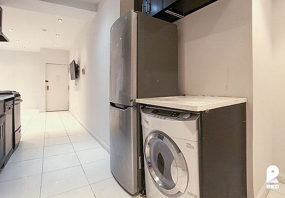 3rd image of 169 Manhattan Ave APT 4B