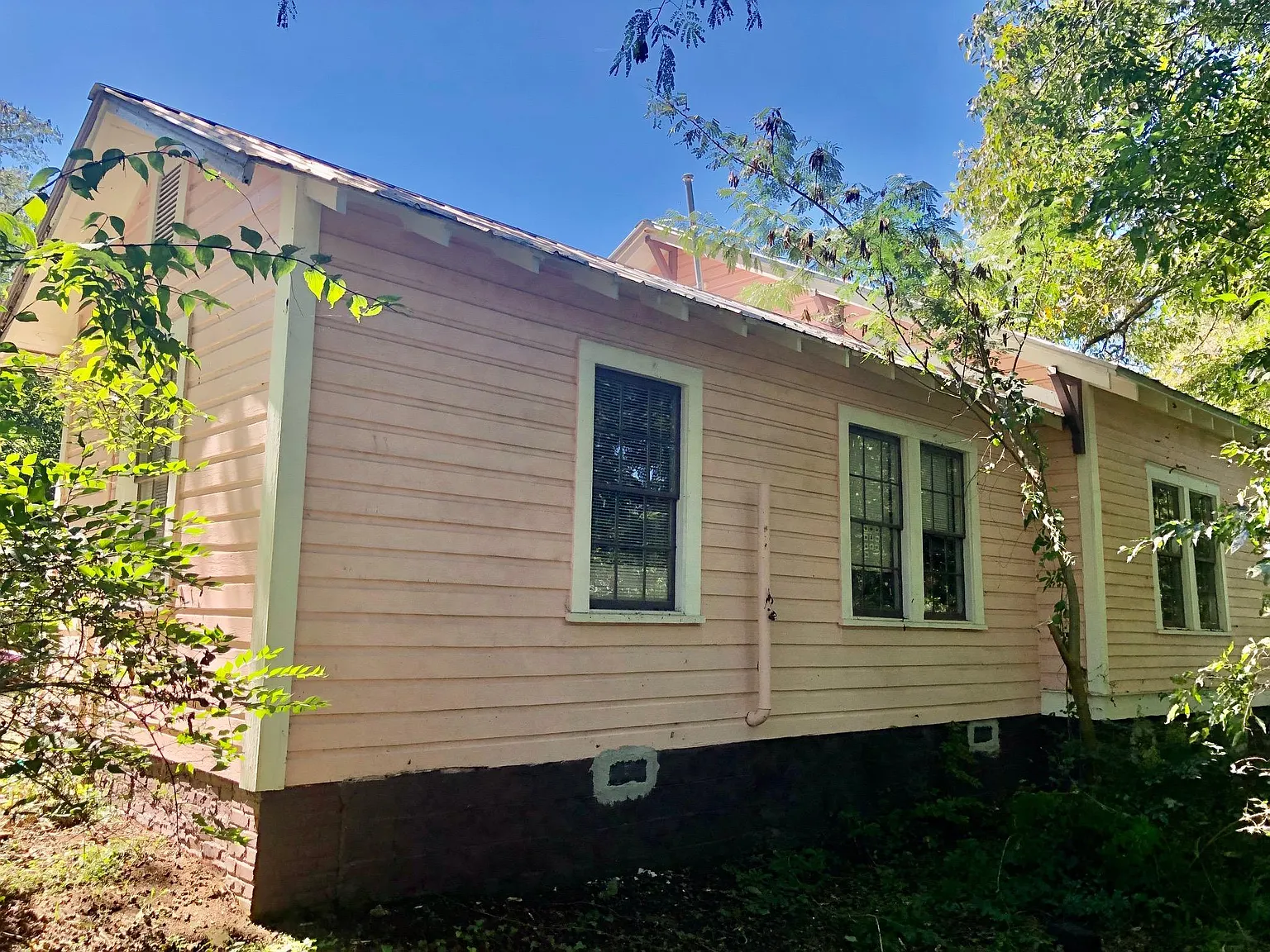 4 bed, 2.5 bath, 2700 sqft, $3,000 — Photo 4