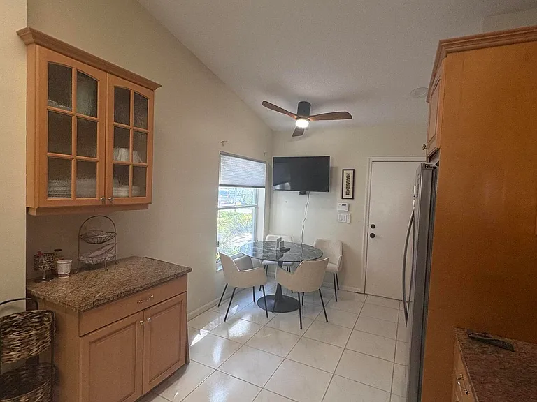 7275 Summer Tree Dr — Photo 8