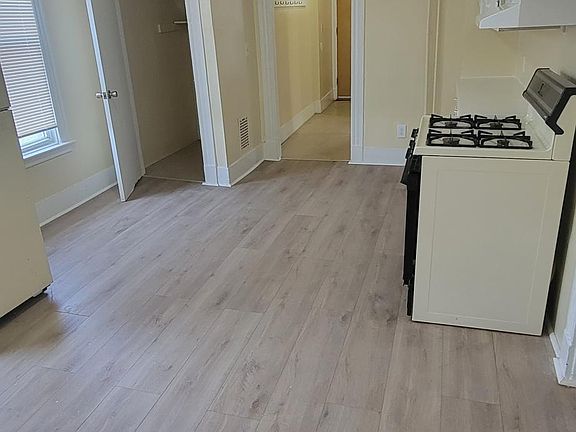 5th image of 208 Lamberton St APT 1
