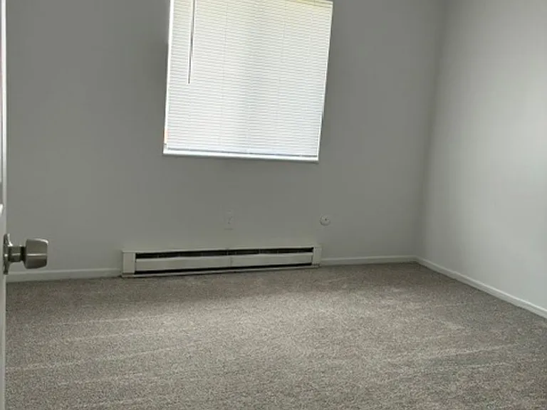 Waynedale Circle Apartments — Photo 43