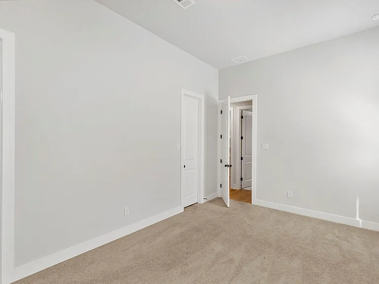 415 N Hillary Step Pl — Photo 30