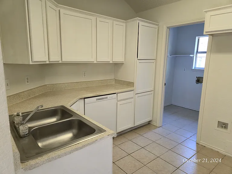405 Alpine St — Photo 5