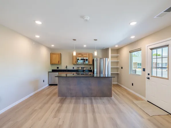 Woodland Hills Townhomes Comfortable & Convenient Living in Sioux City!