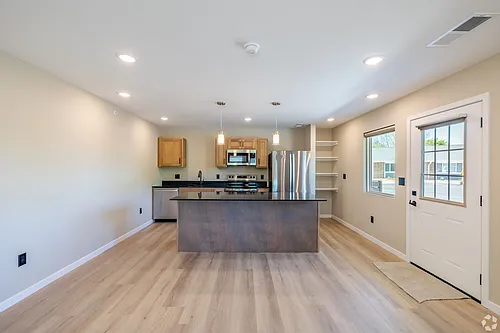 Woodland Hills Townhomes Comfortable & Convenient Living in Sioux City! Photo 1