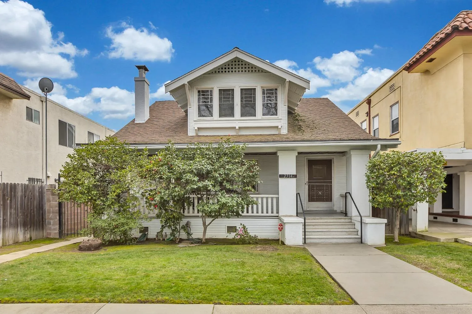 2314 V St photo 1