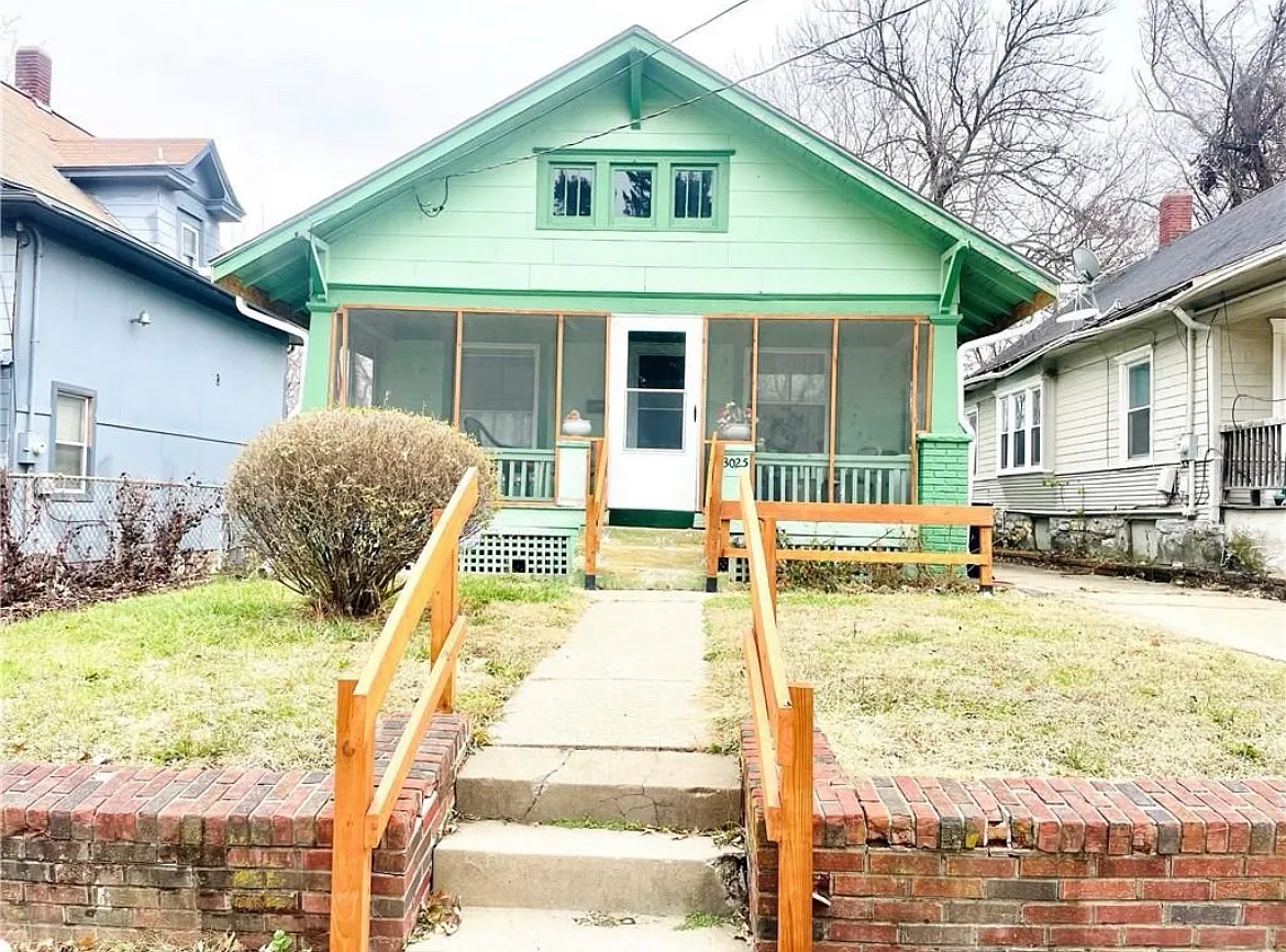 3025 Kensington Ave — Photo 1