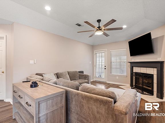 4th image of 1980 Laurel Oak Ct