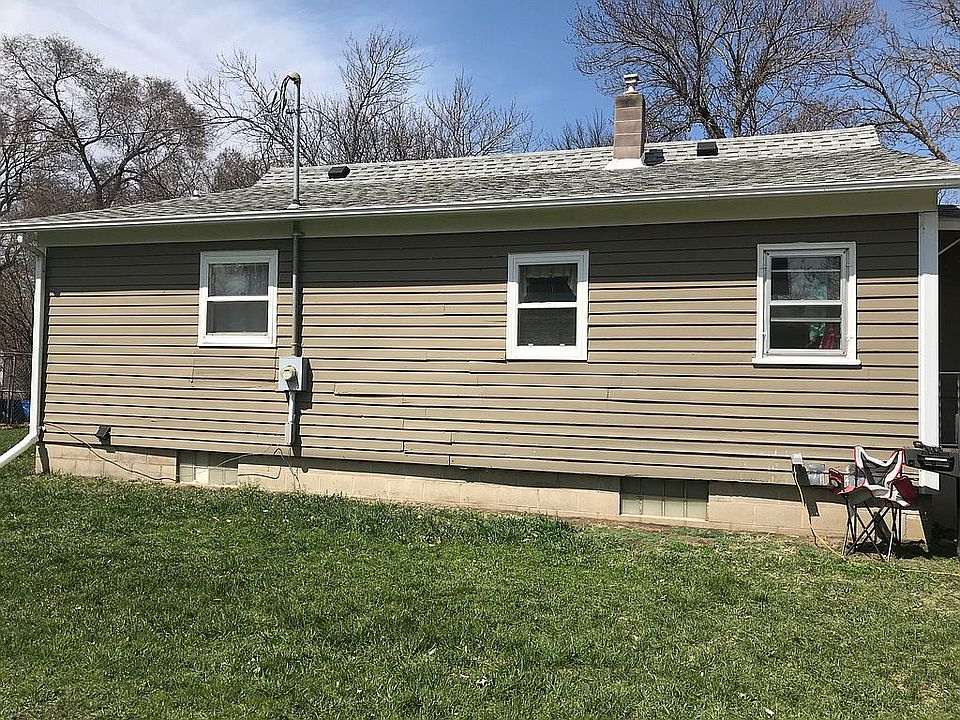 2nd image of 208 N 5th St