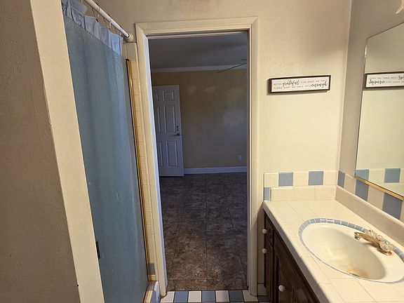 5th image of 101 Juniper Ave