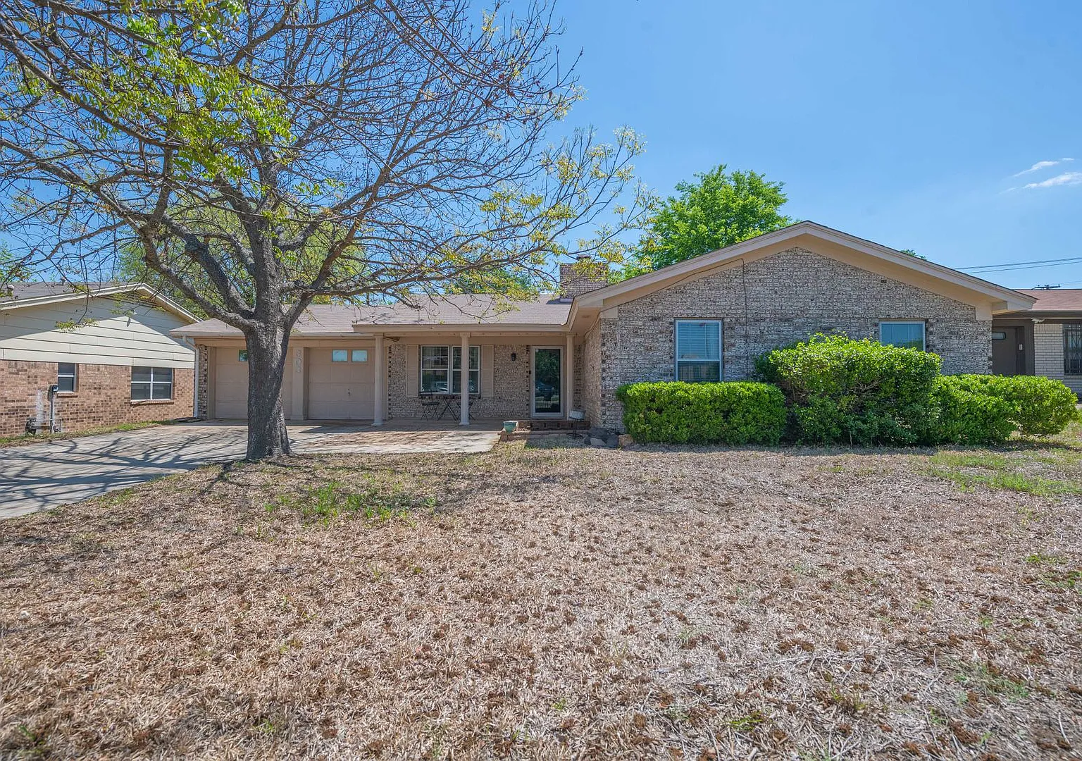 303 Manning Drive — Photo 2