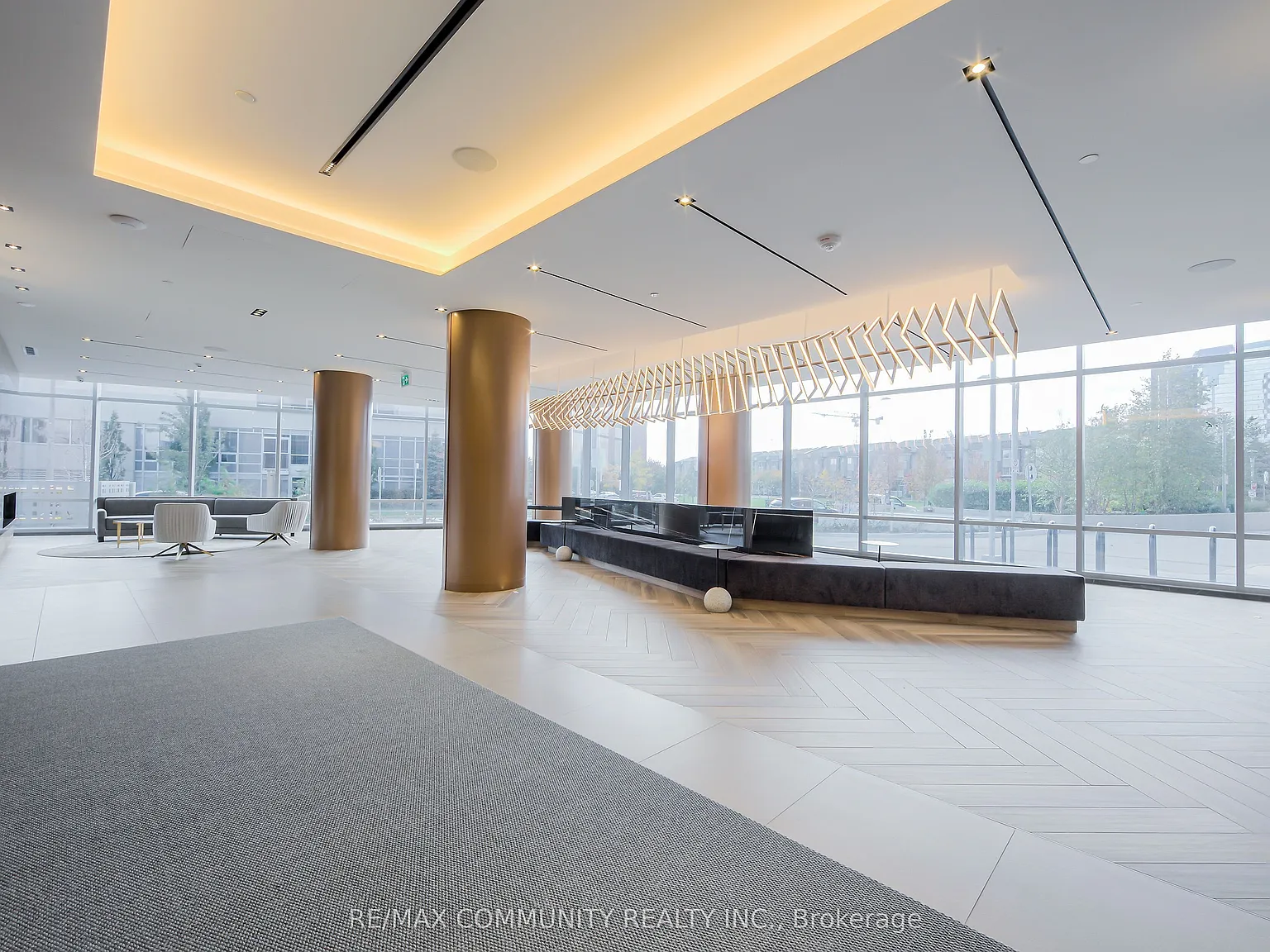 225 Village Green Sq — Photo 4