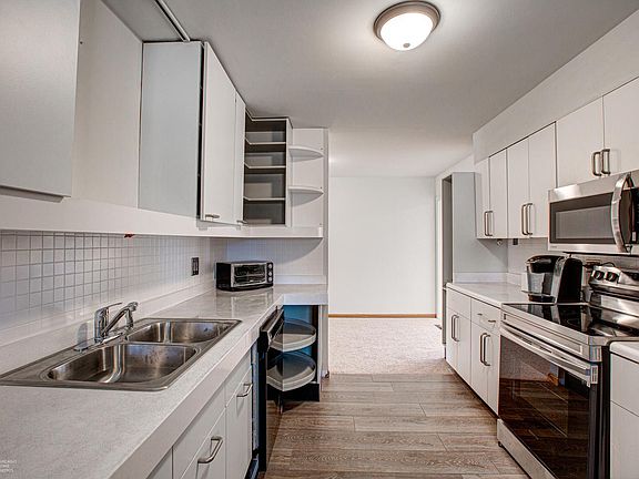 4th image of 810 Gerry St