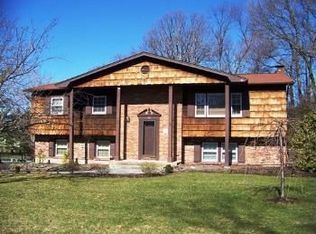 12 Gerlach Dr, New City, NY 10956