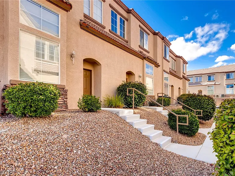 8400 Tiger Woods Ave — Photo 23