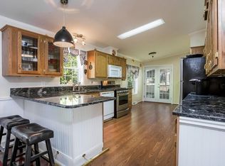 1804 Oak Point Dr, Middleboro, MA 02346