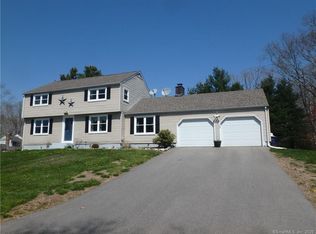 2 Foot Ct, Waterford, CT 06385