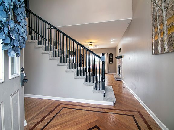 3rd image of 212 Marquette Pl S