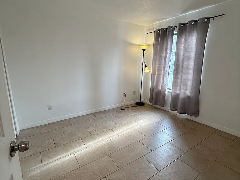 2254 Grenwich Ave #2254 — Photo 22