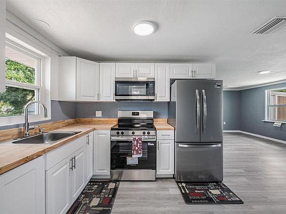 5th image of 636 Stremma Rd