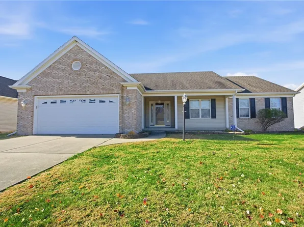 12 Ridgefield Ln, Charleston, IL 61920