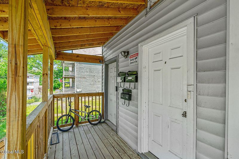3rd image of 815 Davis Terrace