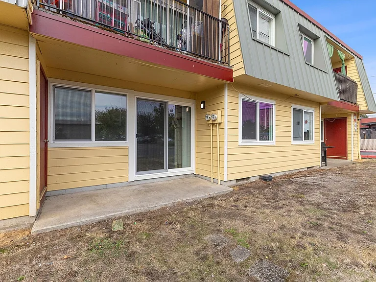 Executive East — Photo 19