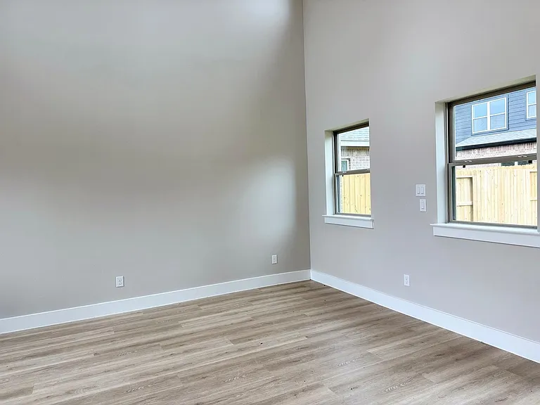 2518 Liguria Ln — Photo 8