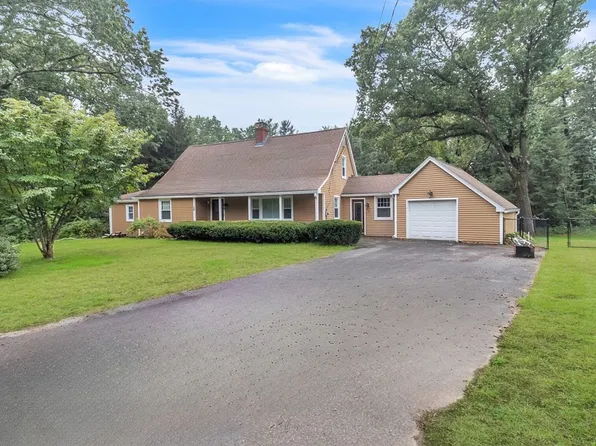 10 Heggie Dr, Westfield, MA 01085