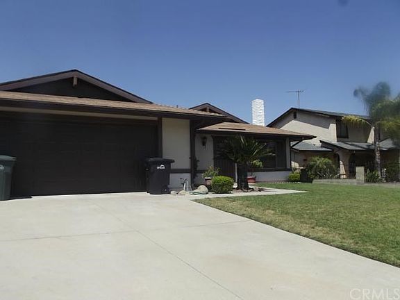 3rd image of 1909 E Hawthorne Ct