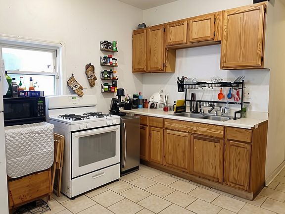 5th image of 8518 S Exchange Ave