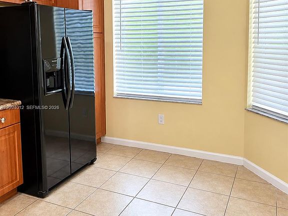 4th image of 8224 SW 29th St #101