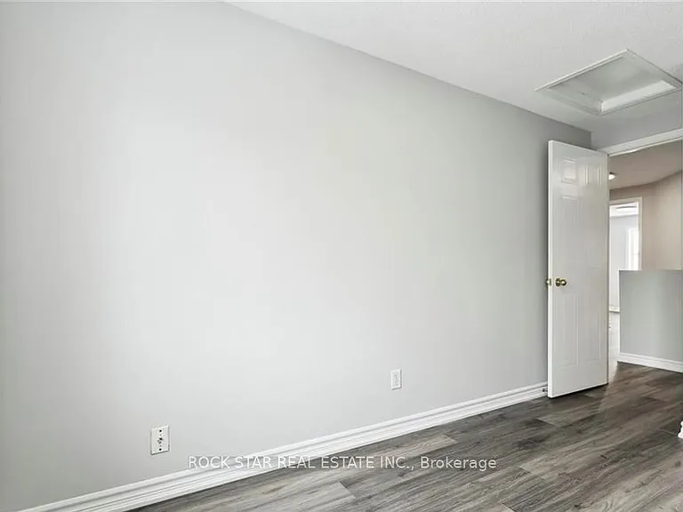 159 Henhoeffer Cres — Photo 15