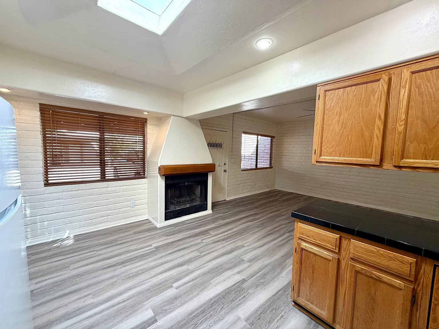 2 bed, 816 sqft, $1,300 — Photo 2