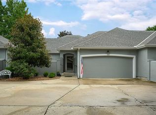 350 SW Raintree Dr, Lees Summit, MO 64082