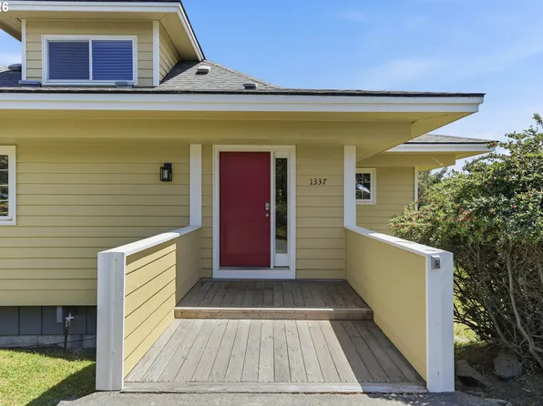 1337 Beach Loop Dr SW, Bandon, OR 97411