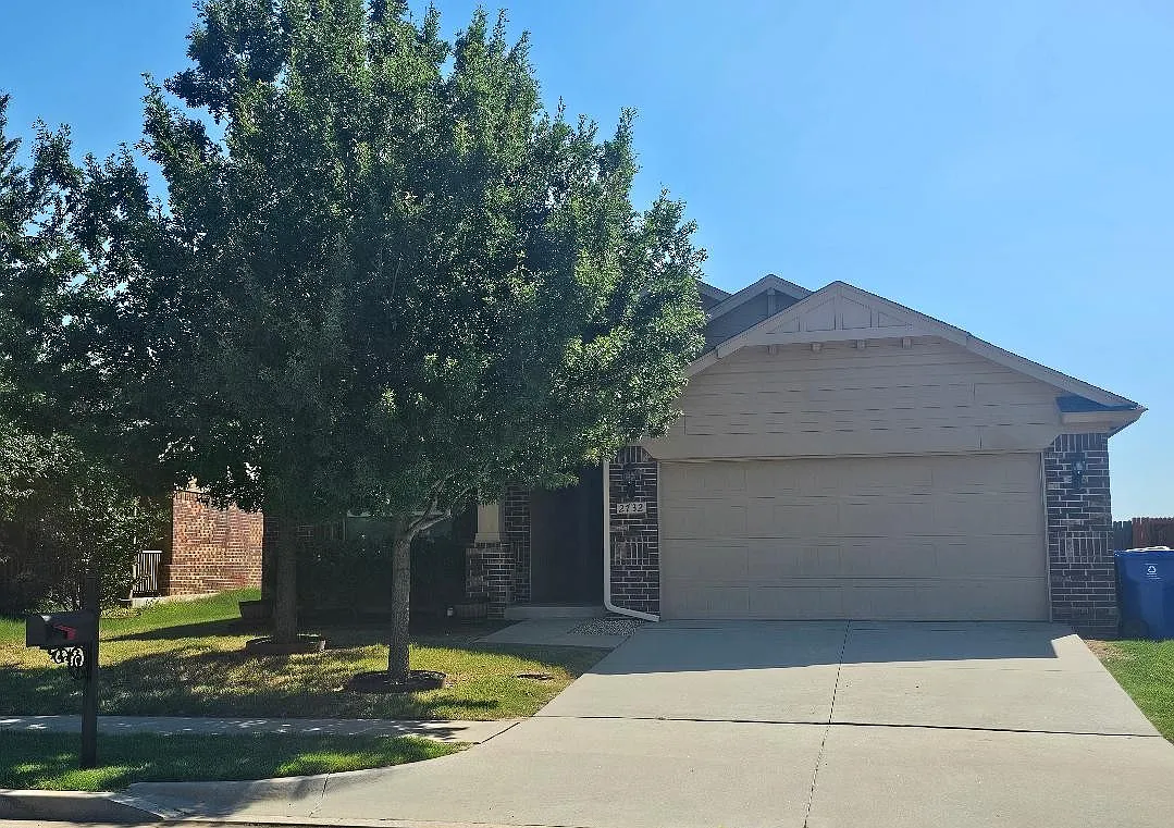 4 bed, 1720 sqft, $2,100 — Photo 1