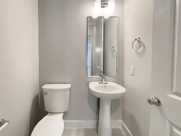 1270 N Post Oak Rd #A — Photo 20