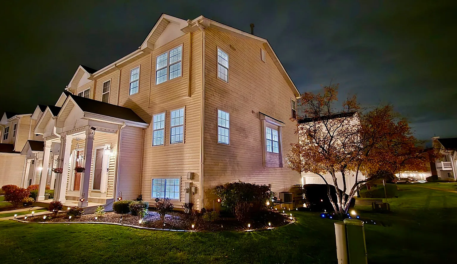 2 bed, 2.5 bath, 1472 sqft, $2,500 — Photo 1