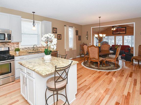 2nd image of 11882 Palisade St NE