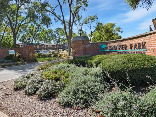 1900 W Knightsbridge Dr APT 2B, Mount Prospect, IL 60056