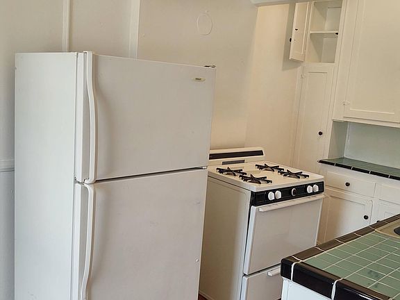 3rd image of 2034 Argyle Ave APT 301